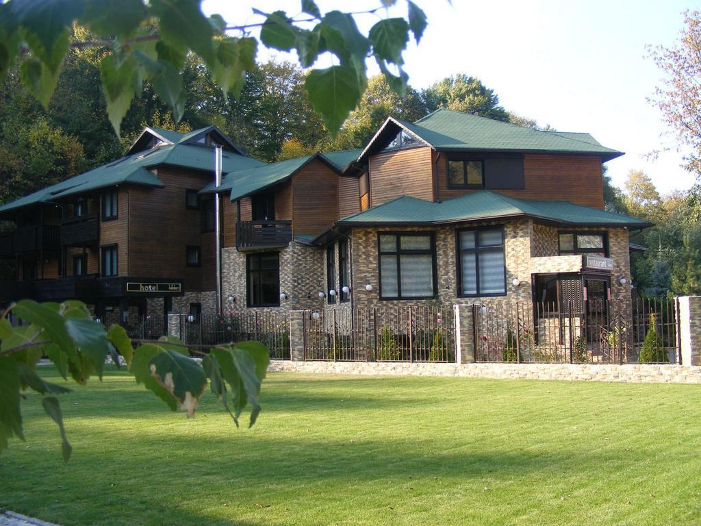 Hotel Hillden Lodge&Restaurant Drumu Carului Kültér fotó
