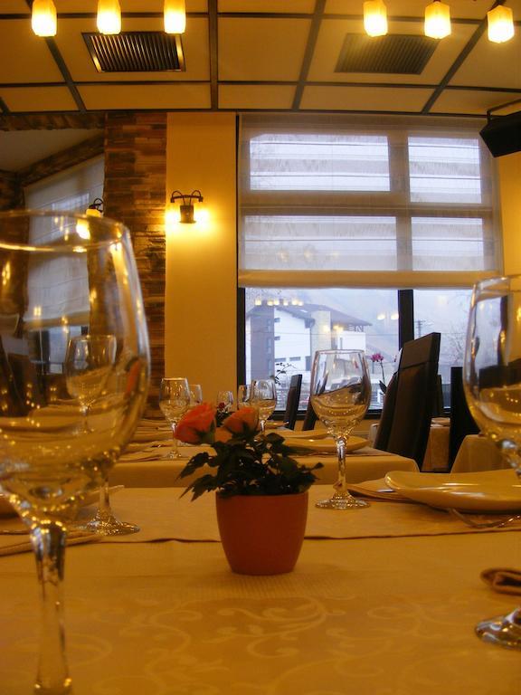 Hotel Hillden Lodge&Restaurant Drumu Carului Kültér fotó