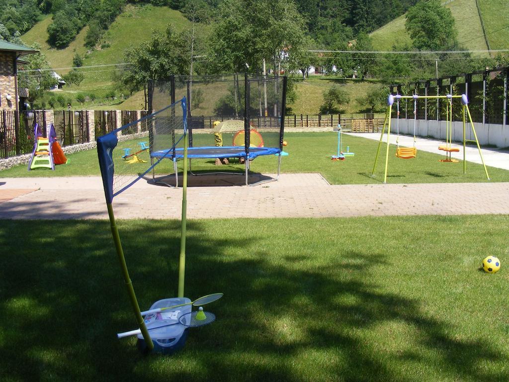 Hotel Hillden Lodge&Restaurant Drumu Carului Kültér fotó