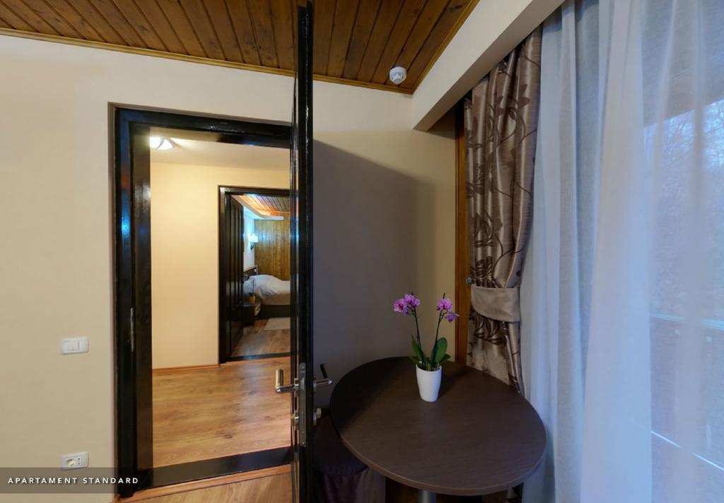 Hotel Hillden Lodge&Restaurant Drumu Carului Kültér fotó