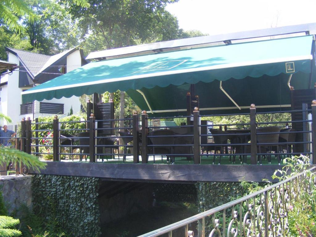 Hotel Hillden Lodge&Restaurant Drumu Carului Kültér fotó