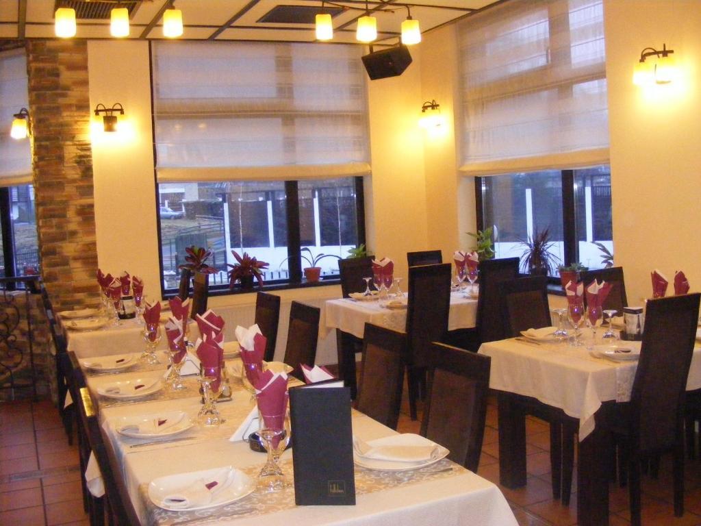 Hotel Hillden Lodge&Restaurant Drumu Carului Kültér fotó