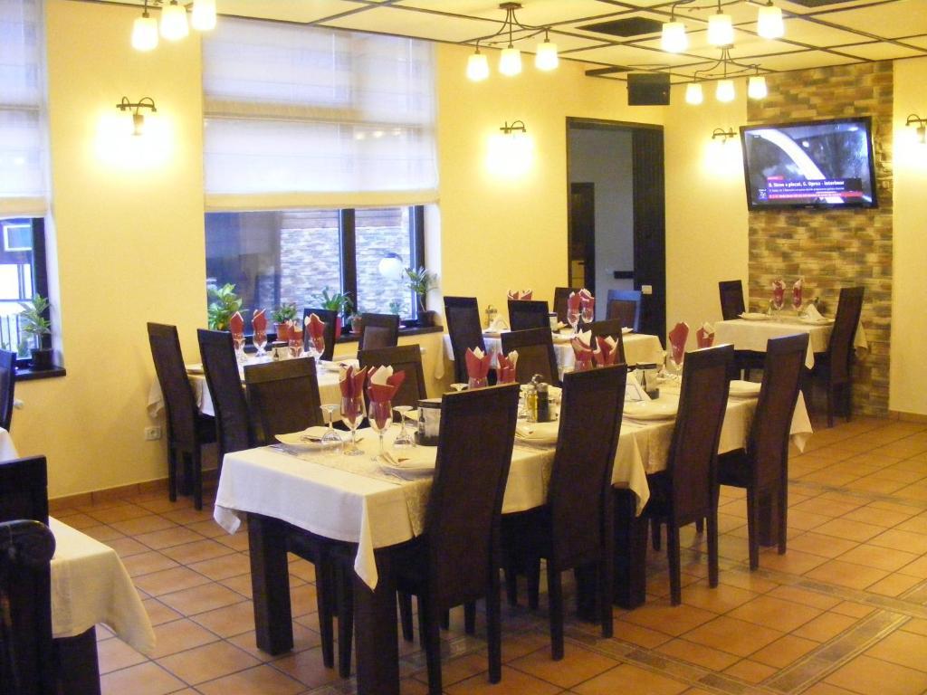 Hotel Hillden Lodge&Restaurant Drumu Carului Kültér fotó